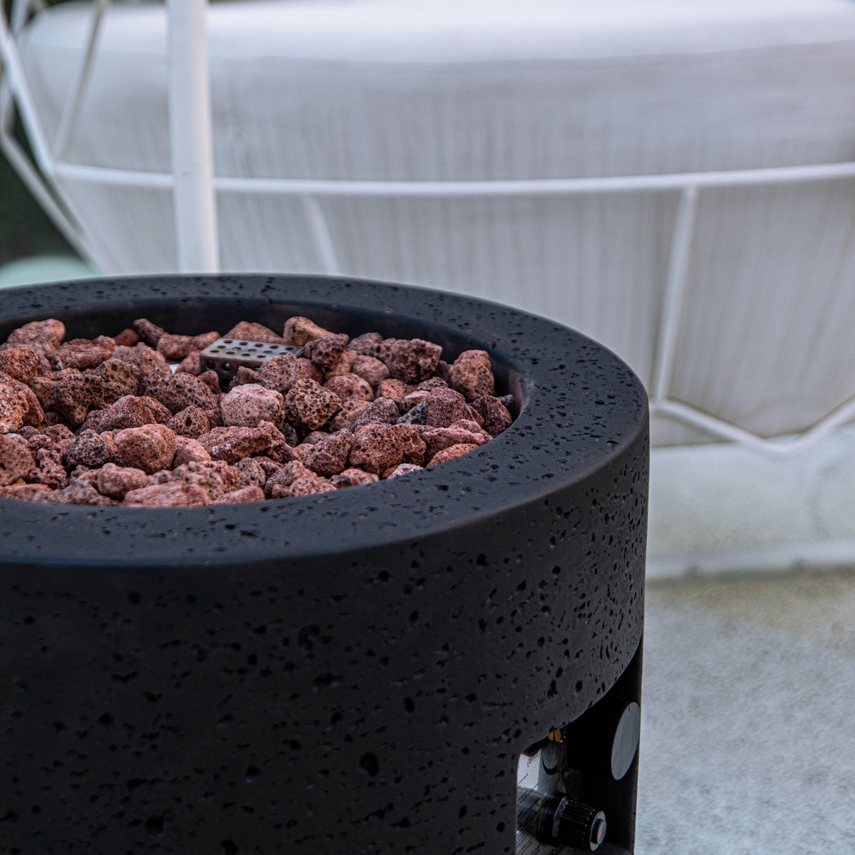 Modeno Lava Tube Propane Fire Pit - Porous Basalt Texture & Lava Rock Bed Macro - Elementi Fires